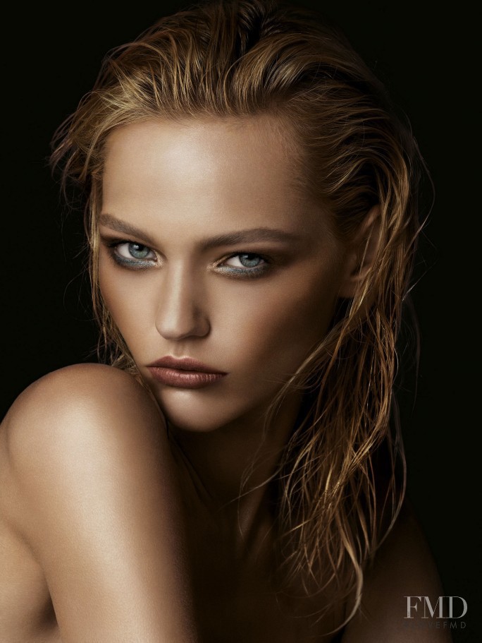 Sasha Pivovarova featured in  the Armani Beauty Bronze Mania Skin Tints advertisement for Autumn/Winter 2008