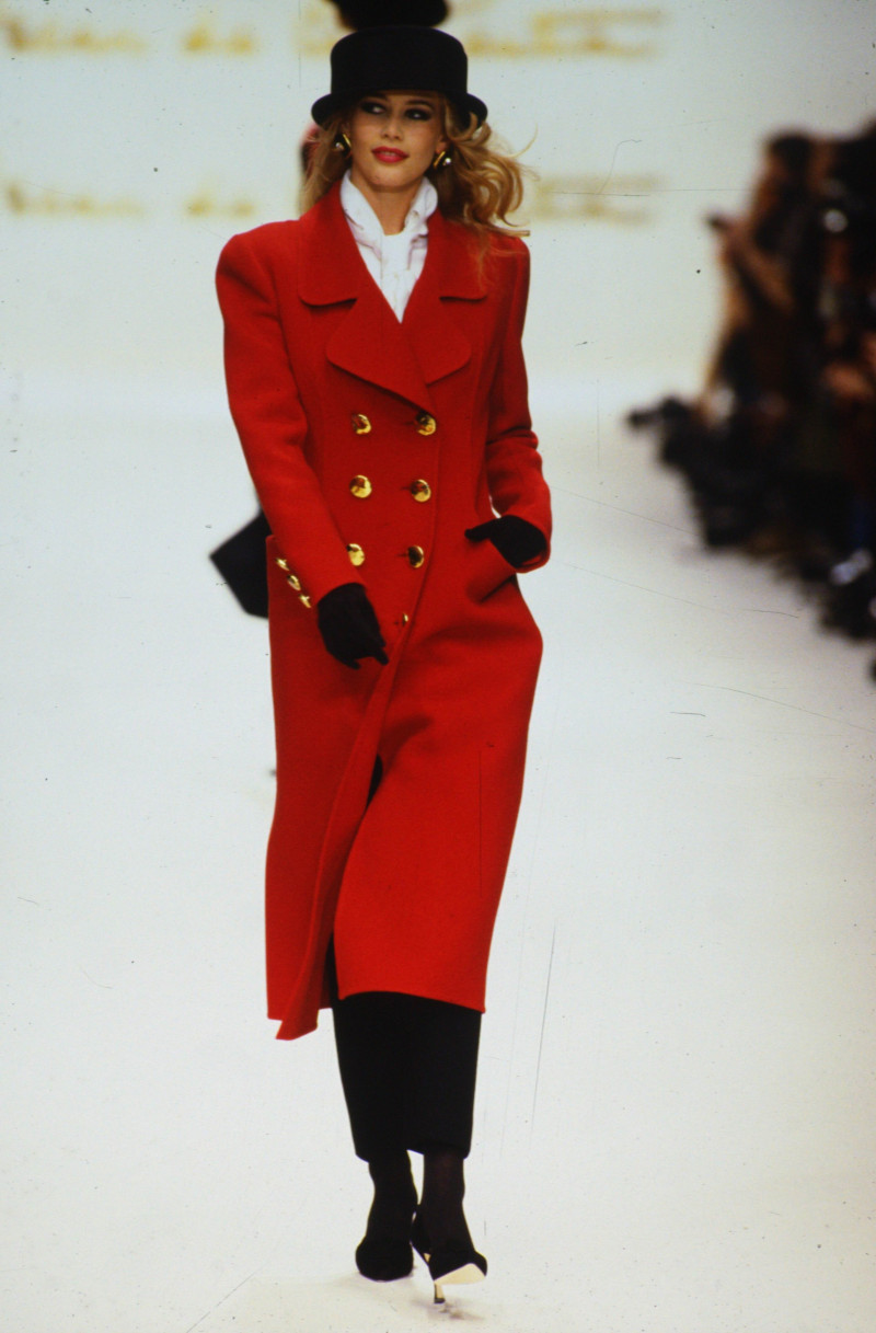 Claudia Schiffer featured in  the Oscar de la Renta fashion show for Autumn/Winter 1992