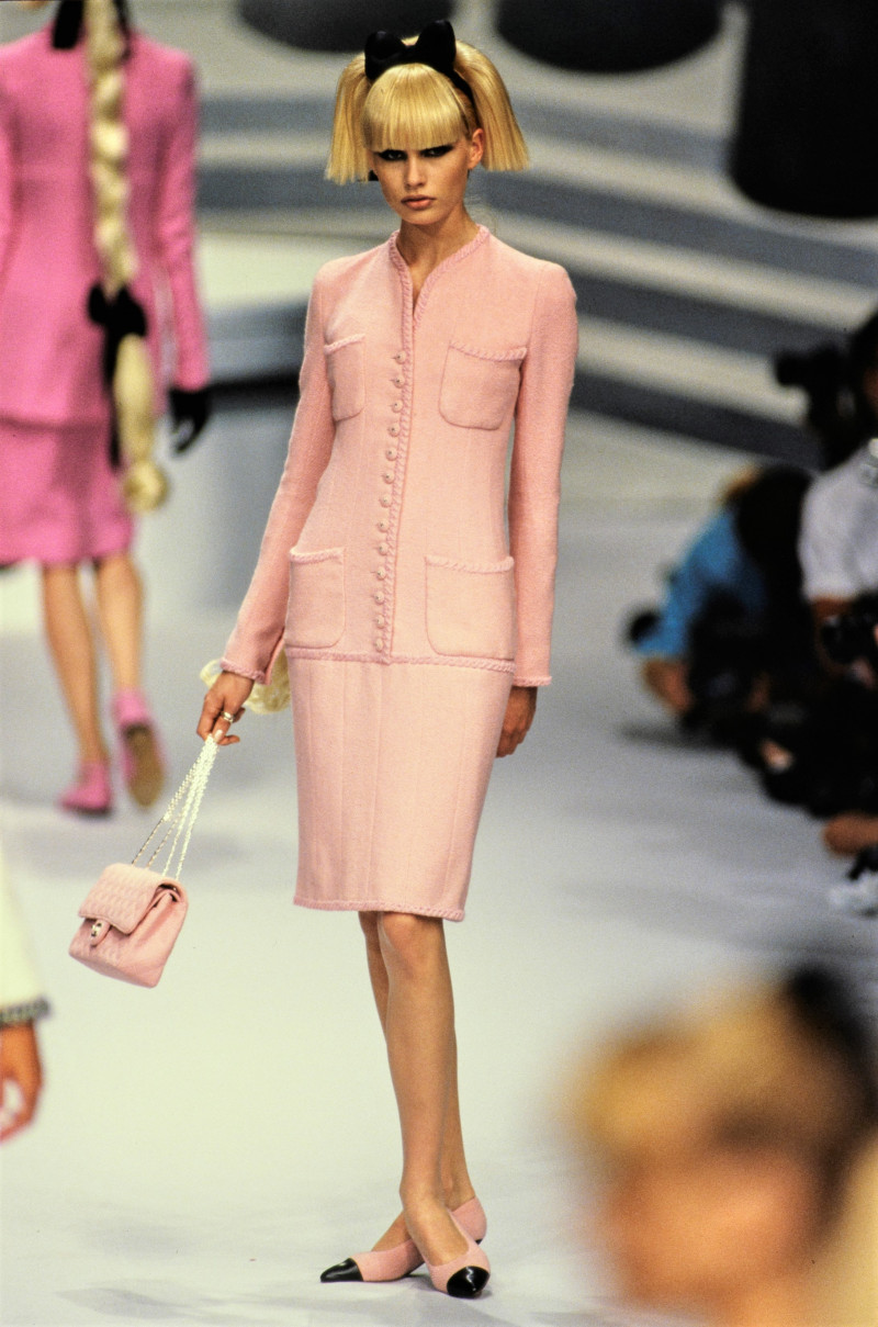 Kirsty Hume featured in  the Chanel Haute Couture fashion show for Autumn/Winter 1995