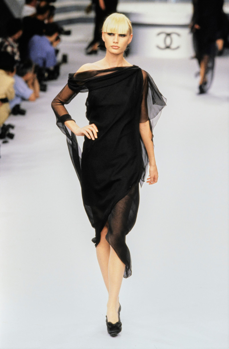 Kirsty Hume featured in  the Chanel Haute Couture fashion show for Autumn/Winter 1995