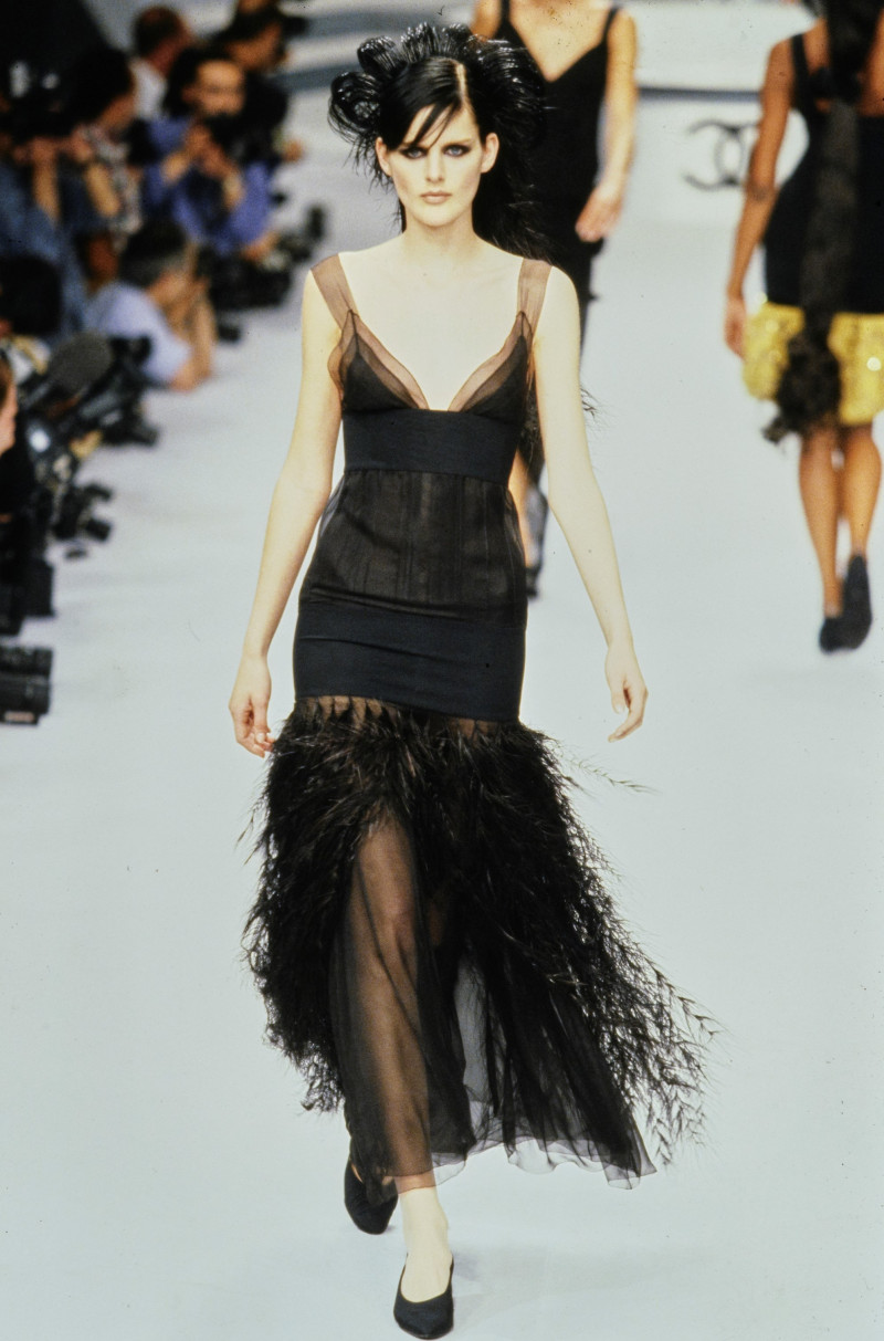 Stella Tennant featured in  the Chanel Haute Couture fashion show for Autumn/Winter 1995
