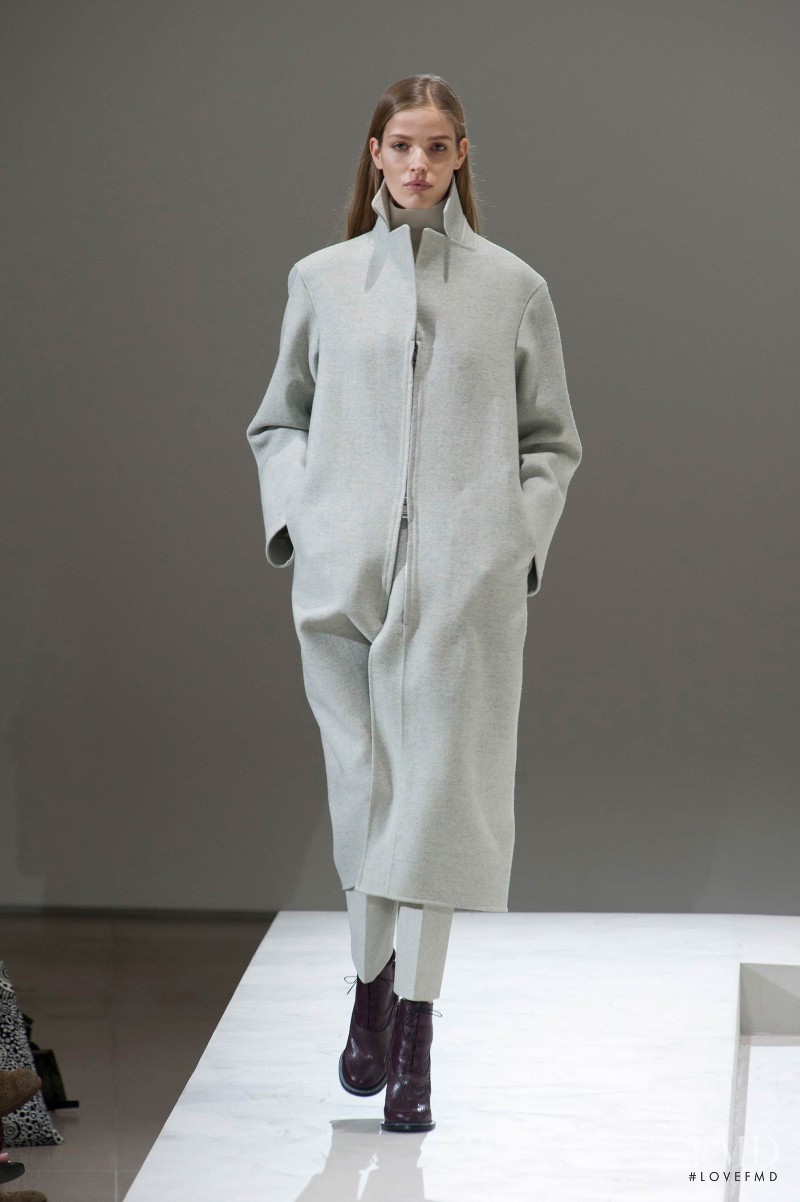 Alisa Ahmann featured in  the Jil Sander fashion show for Autumn/Winter 2014