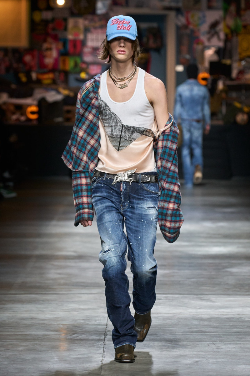 Indiana Vant Slot featured in  the DSquared2 fashion show for Autumn/Winter 2023