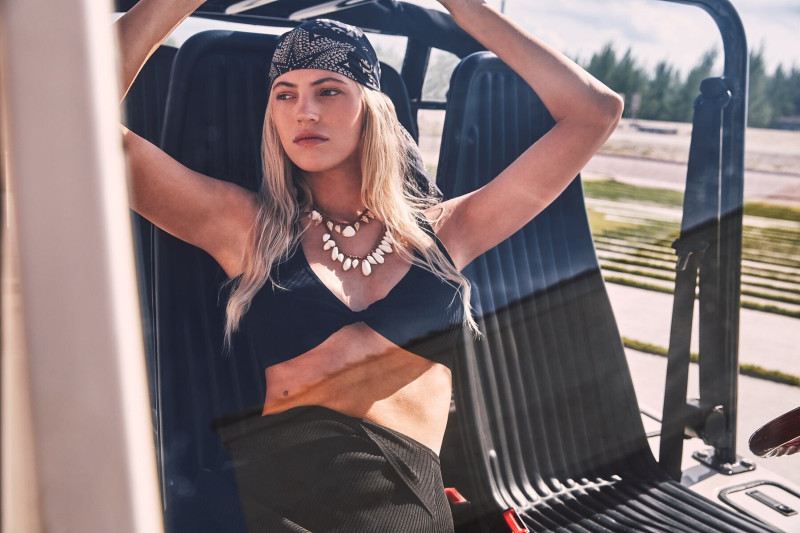 Devon Windsor featured in  the Devon Windsor advertisement for Resort 2022