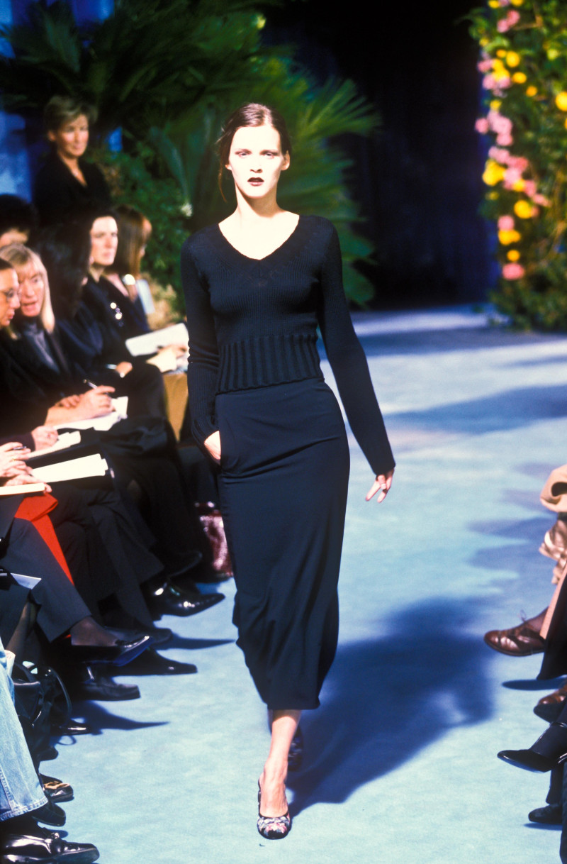 Carmen Kass featured in  the Dolce & Gabbana fashion show for Autumn/Winter 1998