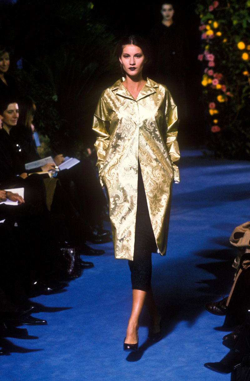 Gisele Bundchen featured in  the Dolce & Gabbana fashion show for Autumn/Winter 1998