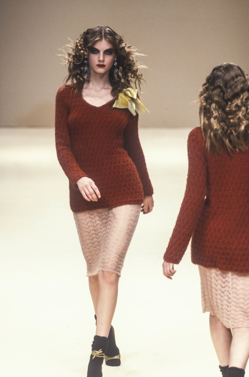 Angela Lindvall featured in  the Anna Molinari fashion show for Autumn/Winter 1997