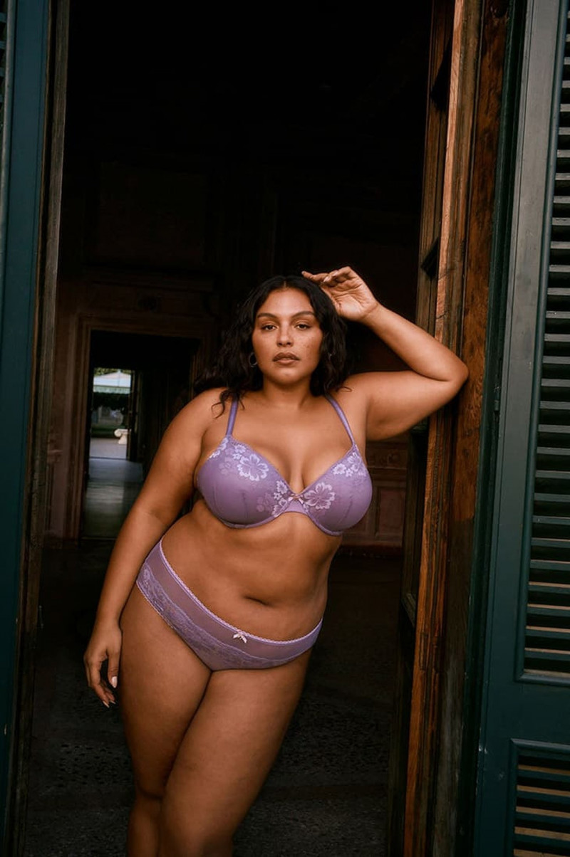 Paloma Elsesser featured in  the Victoria\'s Secret advertisement for Spring/Summer 2023