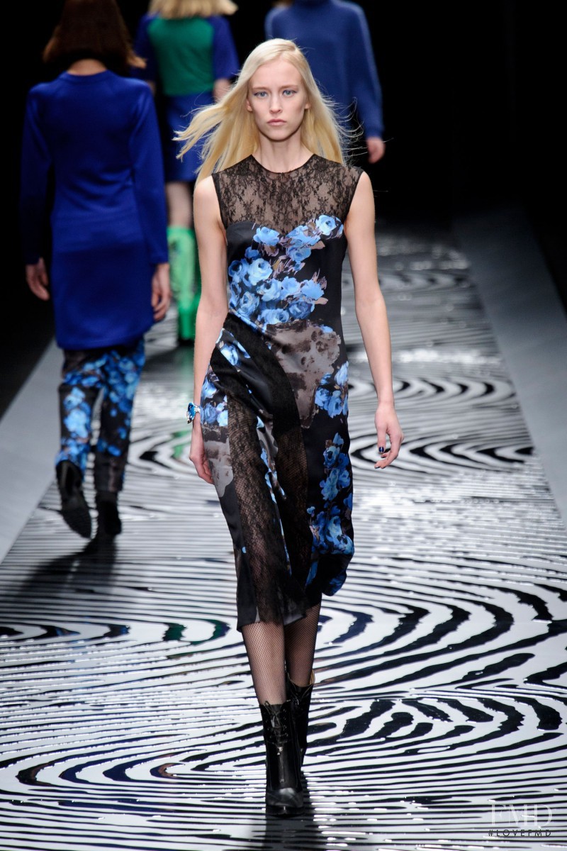 Eva Berzina featured in  the Shiatzy Chen fashion show for Autumn/Winter 2014