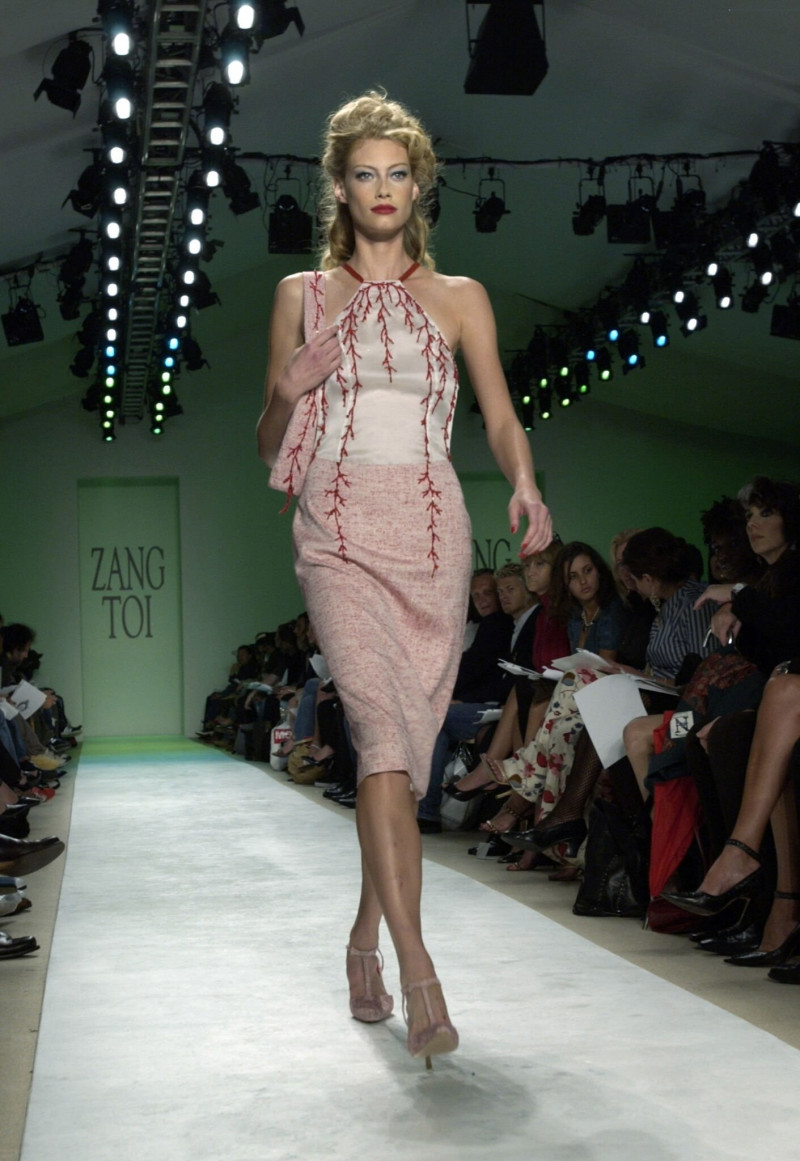 Alyssa Sutherland featured in  the Zang Toi fashion show for Spring/Summer 2004