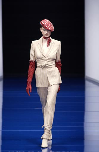Alyssa Sutherland featured in  the Erreuno fashion show for Autumn/Winter 2003