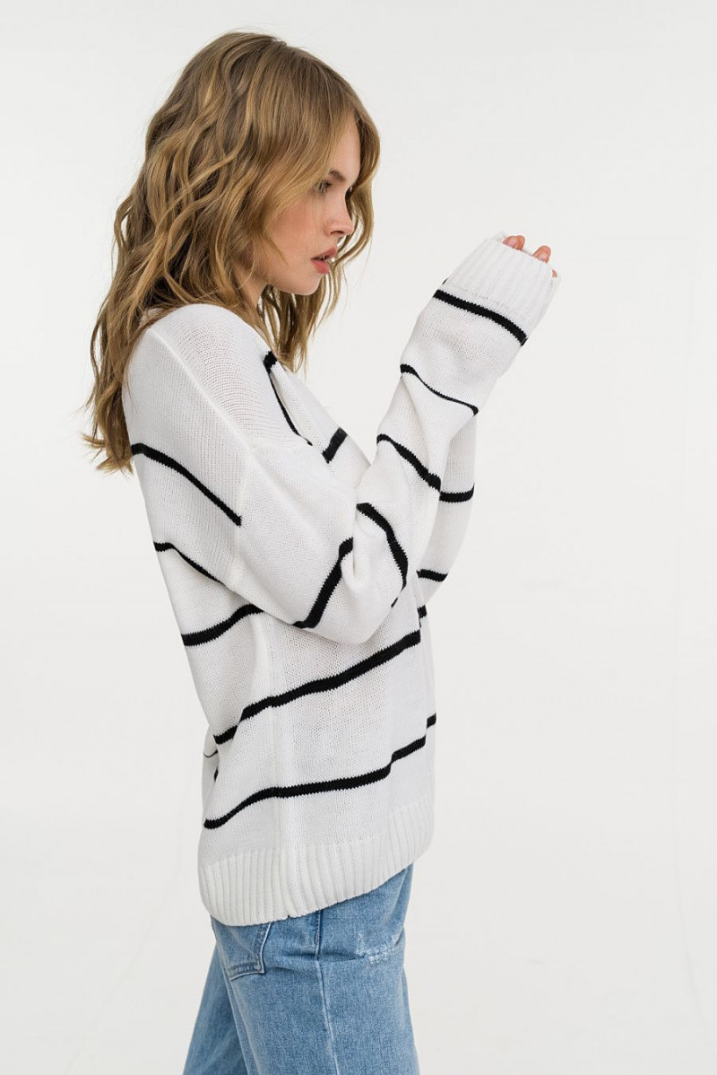 Anastasiya Scheglova featured in  the Befree catalogue for Fall 2018