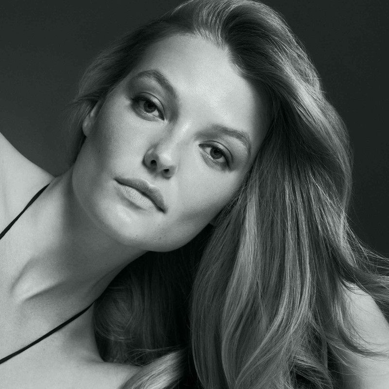 Roos Abels featured in  the Oribe advertisement for Spring/Summer 2022