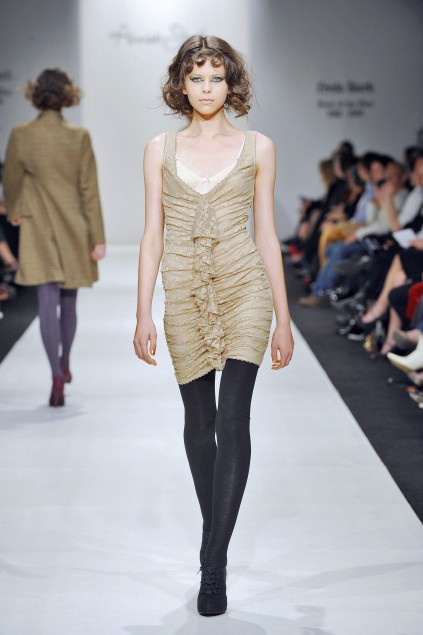 Annah Stretton fashion show for Spring/Summer 2010