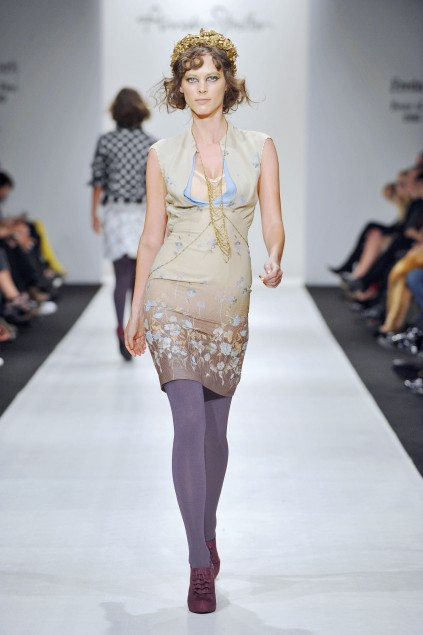 Annah Stretton fashion show for Spring/Summer 2010