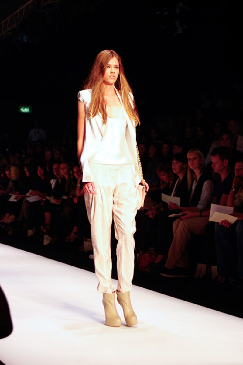 Victoria Lee featured in  the Camilla & Marc fashion show for Spring/Summer 2009