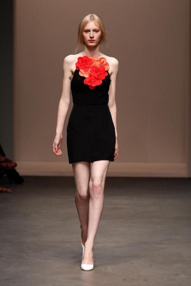 Yeojin Bae fashion show for Spring/Summer 2011