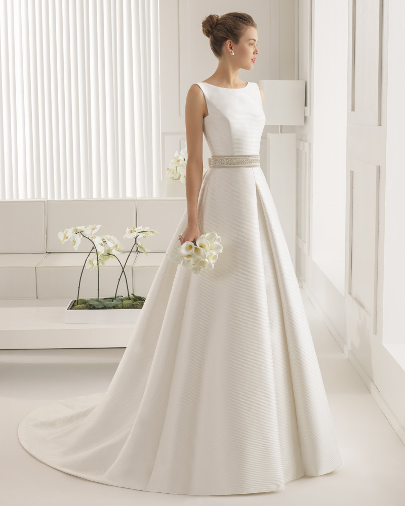 Victoria Lee featured in  the Rosa Clara lookbook for Spring/Summer 2015