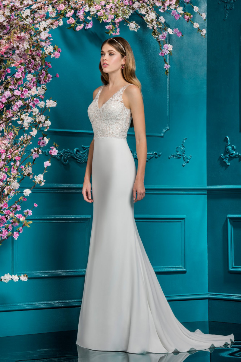 Victoria Lee featured in  the Ellis Bridal catalogue for Spring/Summer 2018