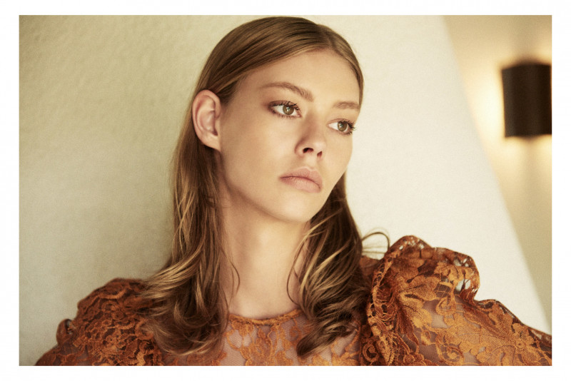 Ondria Hardin featured in  the Ginger & Smart advertisement for Spring/Summer 2018