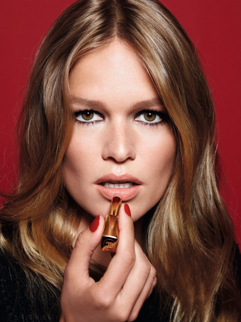 Anna Ewers featured in  the Chanel Beauty advertisement for Spring/Summer 2022