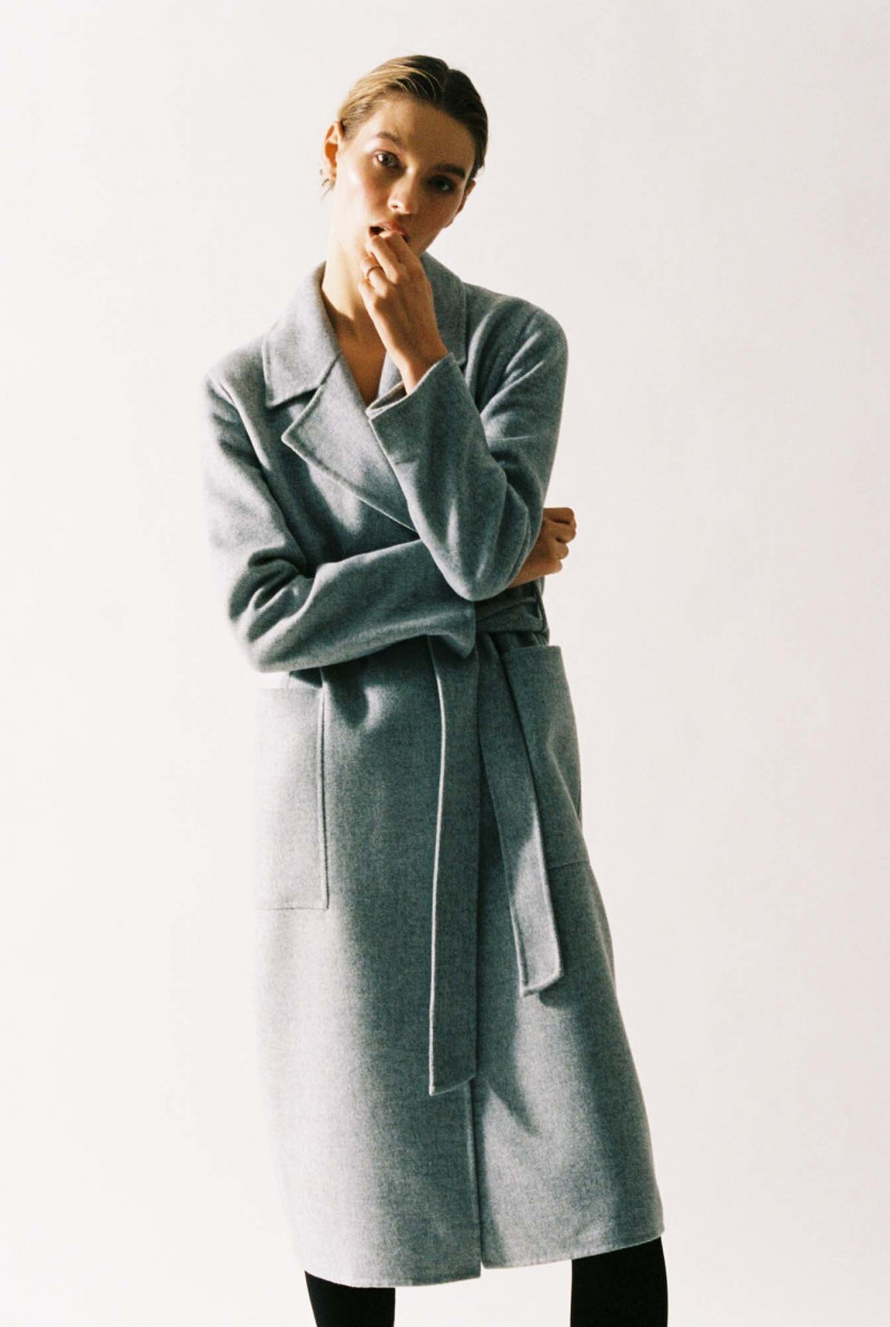 Lea Dina Mohr Seelenmeyer featured in  the Reiss lookbook for Spring/Summer 2021