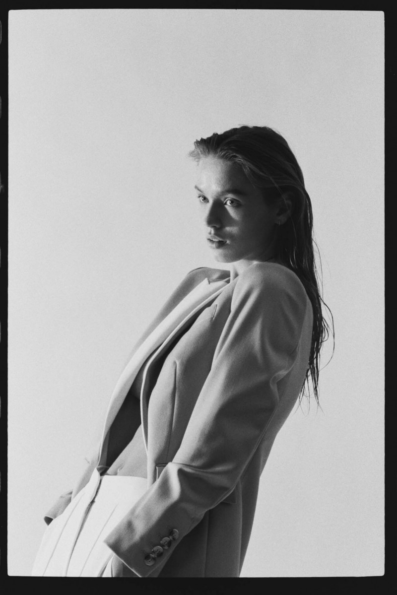 Lea Dina Mohr Seelenmeyer featured in  the Reiss lookbook for Spring/Summer 2021