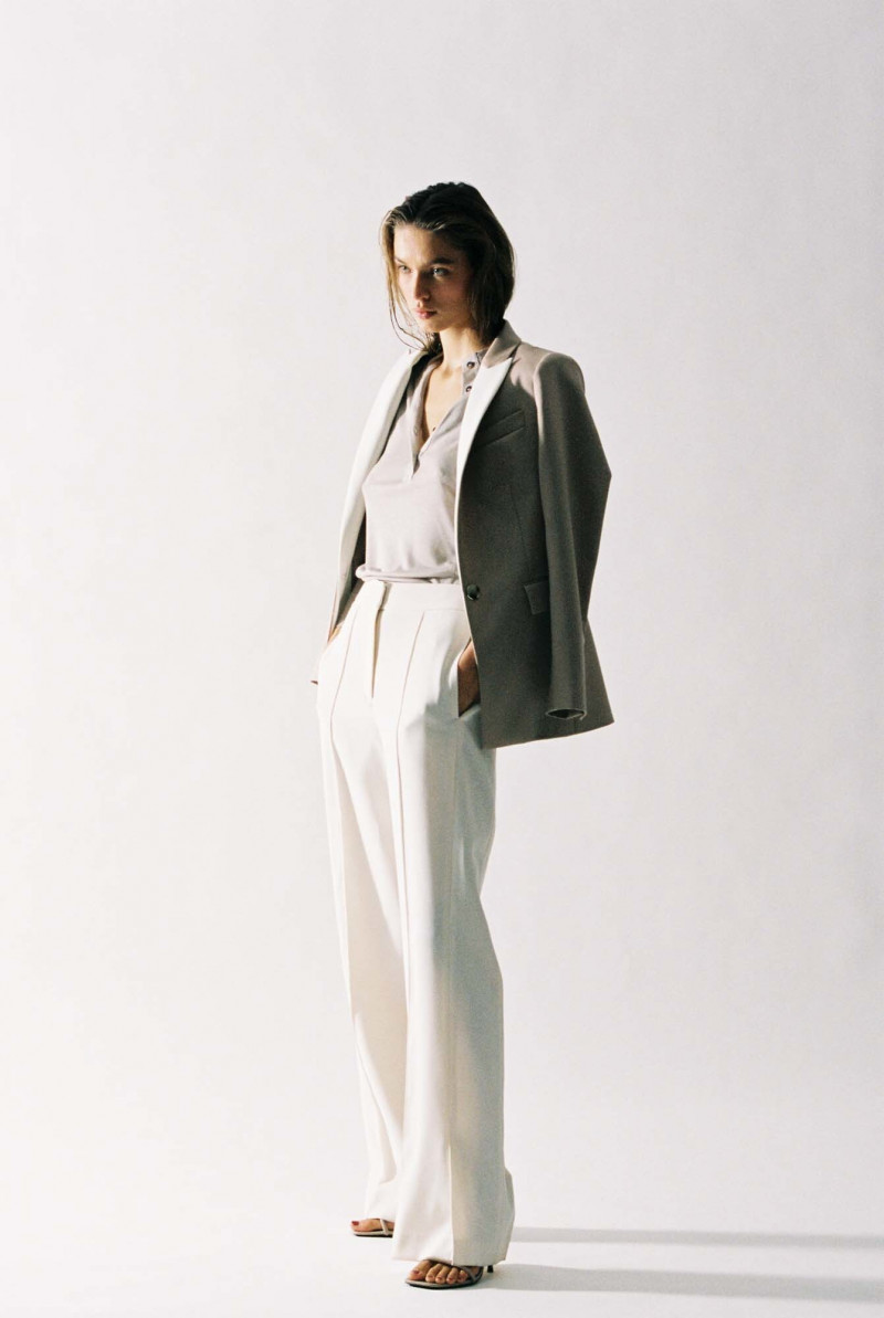 Lea Dina Mohr Seelenmeyer featured in  the Reiss lookbook for Spring/Summer 2021