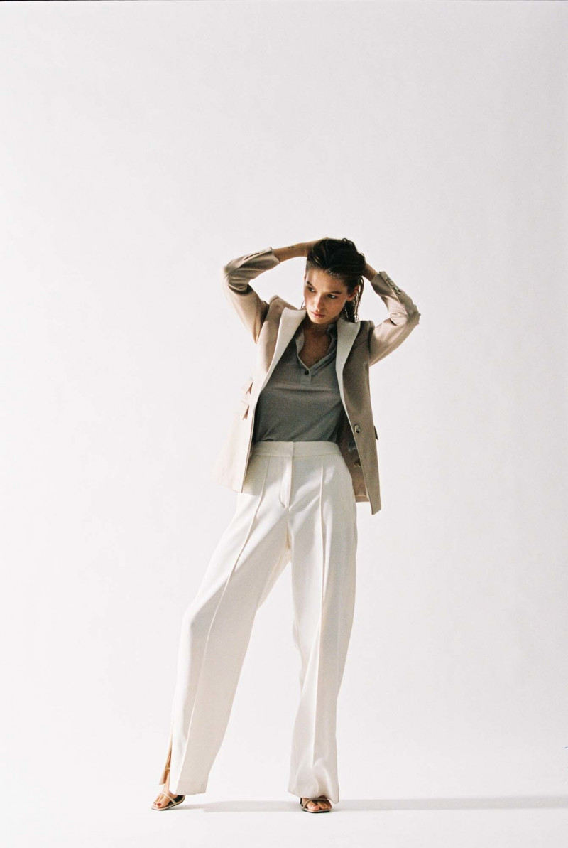 Lea Dina Mohr Seelenmeyer featured in  the Reiss lookbook for Spring/Summer 2021