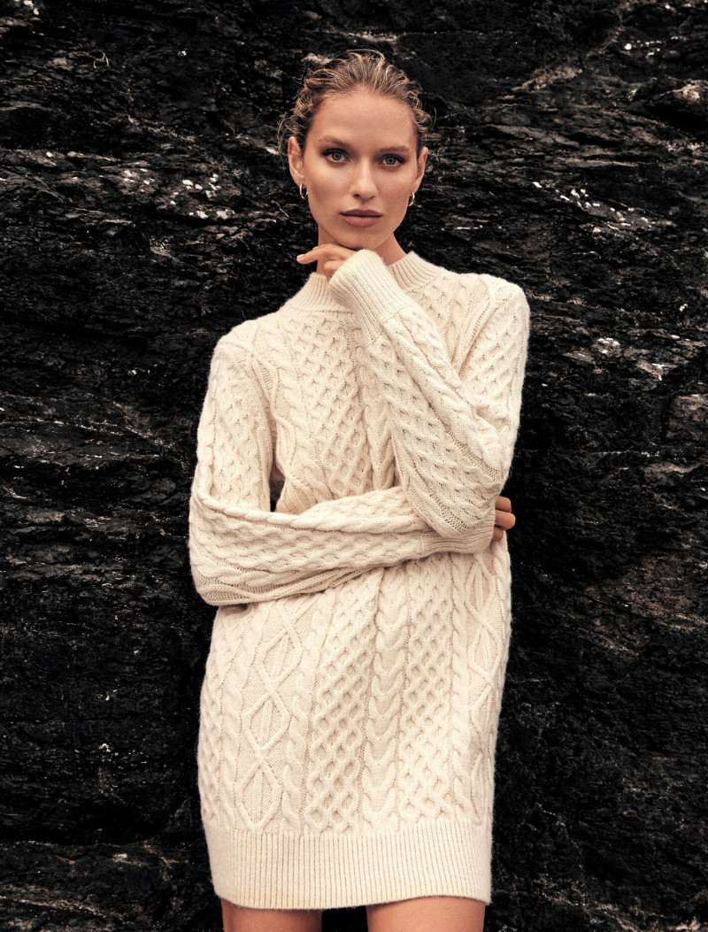 Lea Dina Mohr Seelenmeyer featured in  the Forever New advertisement for Pre-Fall 2022