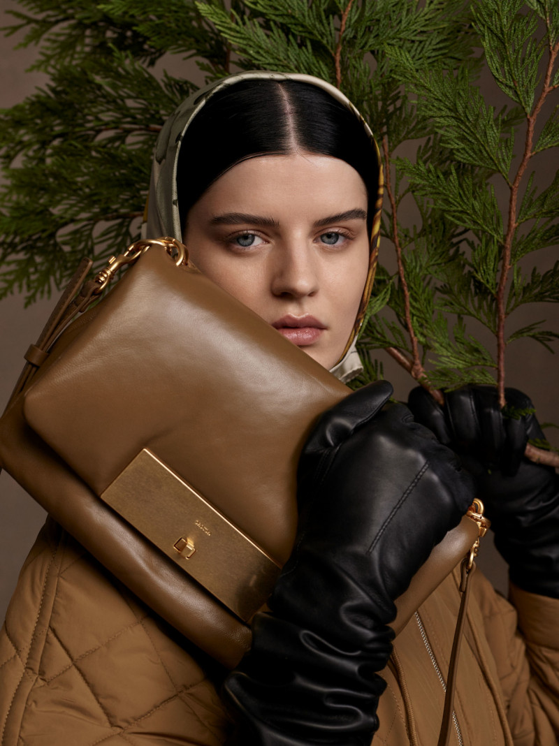 Oroton advertisement for Autumn/Winter 2021