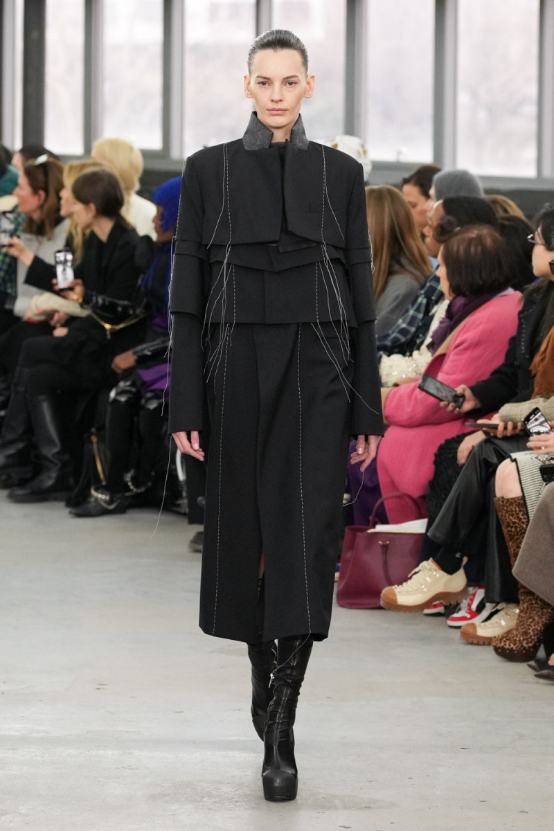 Amanda Murphy featured in  the Sacai fashion show for Autumn/Winter 2023