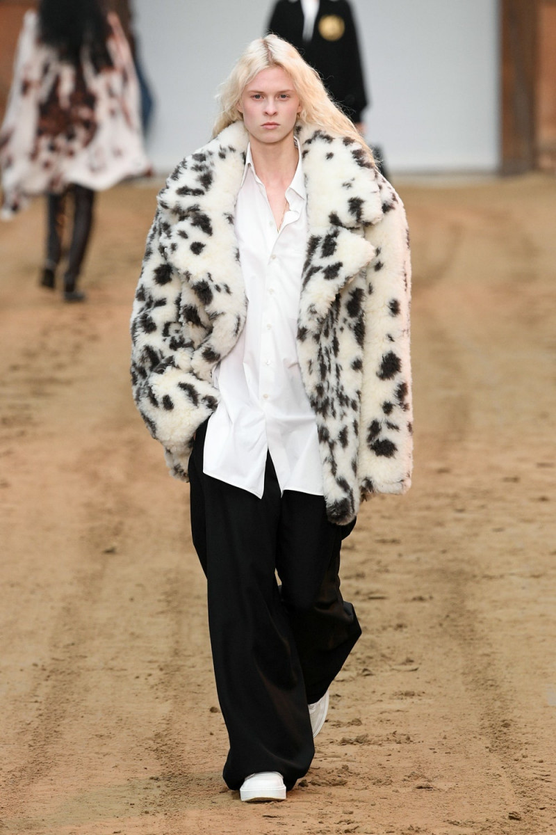 Stella McCartney fashion show for Autumn/Winter 2023