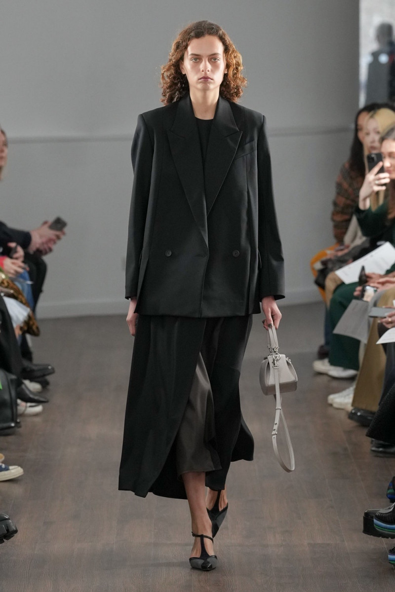 Nina Pronk featured in  the Eudon Choi fashion show for Autumn/Winter 2023