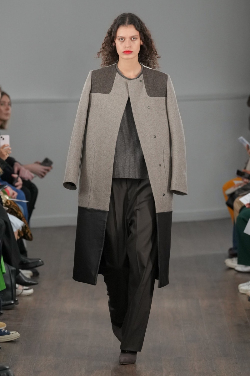 Mila van der Horst featured in  the Eudon Choi fashion show for Autumn/Winter 2023