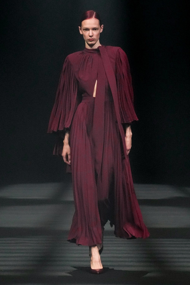 Huishan Zhang fashion show for Autumn/Winter 2023