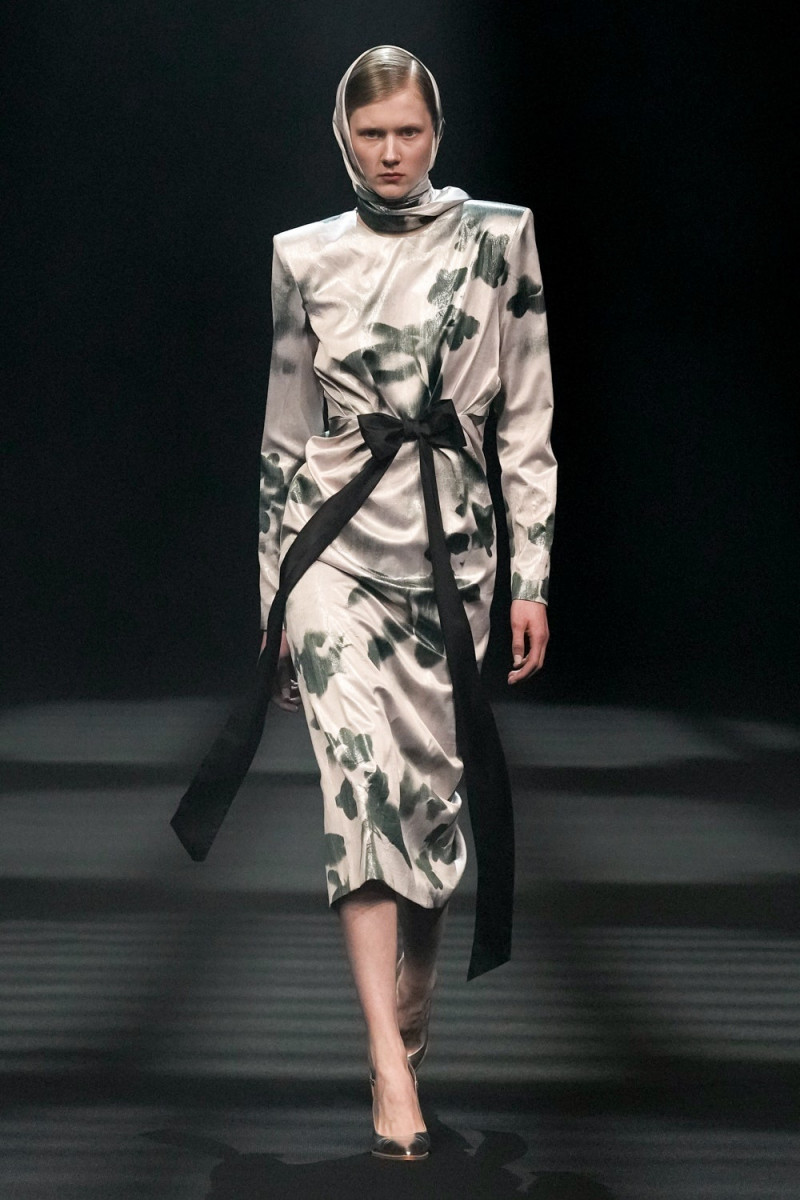 Huishan Zhang fashion show for Autumn/Winter 2023