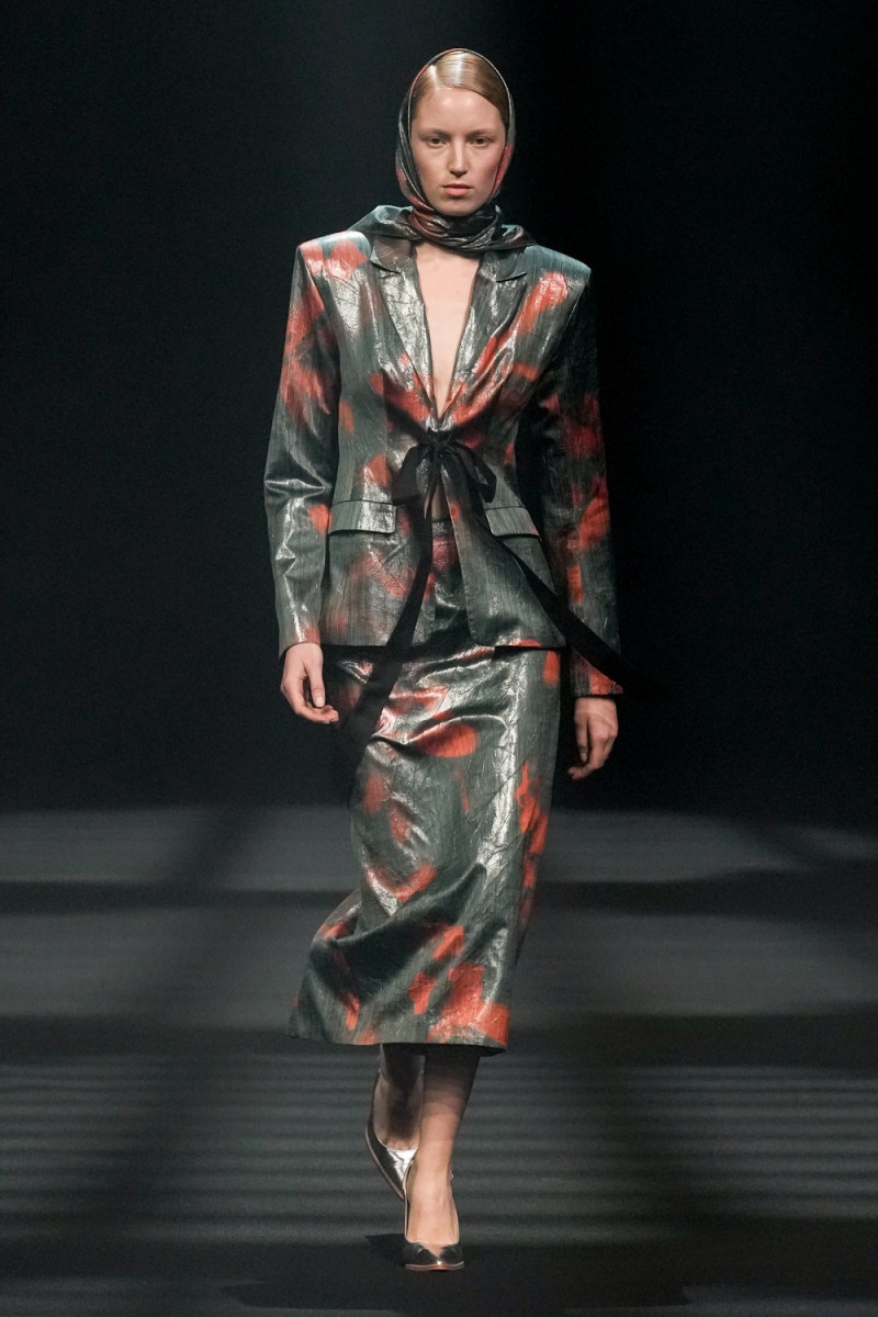 Huishan Zhang fashion show for Autumn/Winter 2023