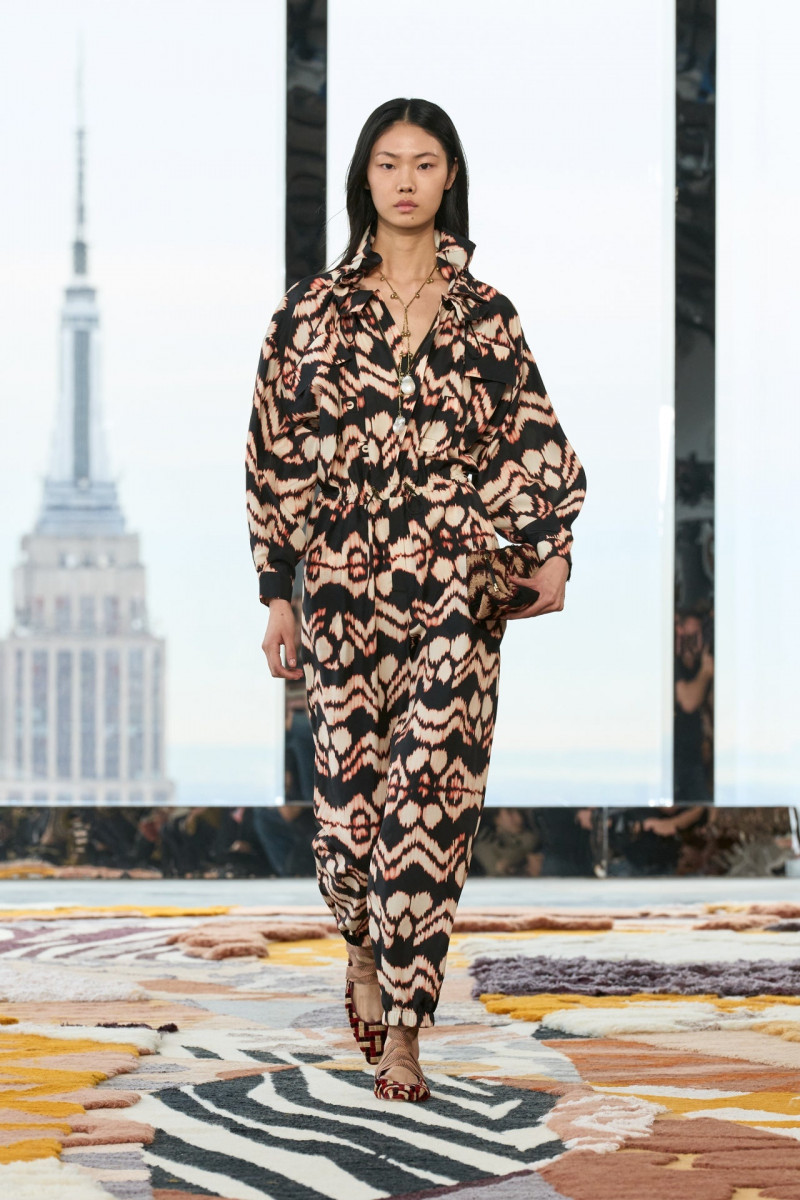 Sijia Kang featured in  the Ulla Johnson fashion show for Autumn/Winter 2023