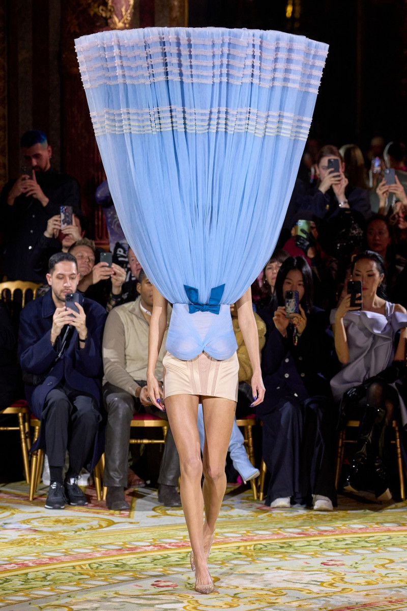 Viktor & Rolf fashion show for Spring/Summer 2023