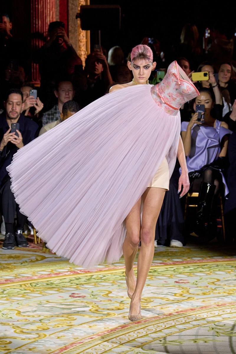 Viktor & Rolf fashion show for Spring/Summer 2023