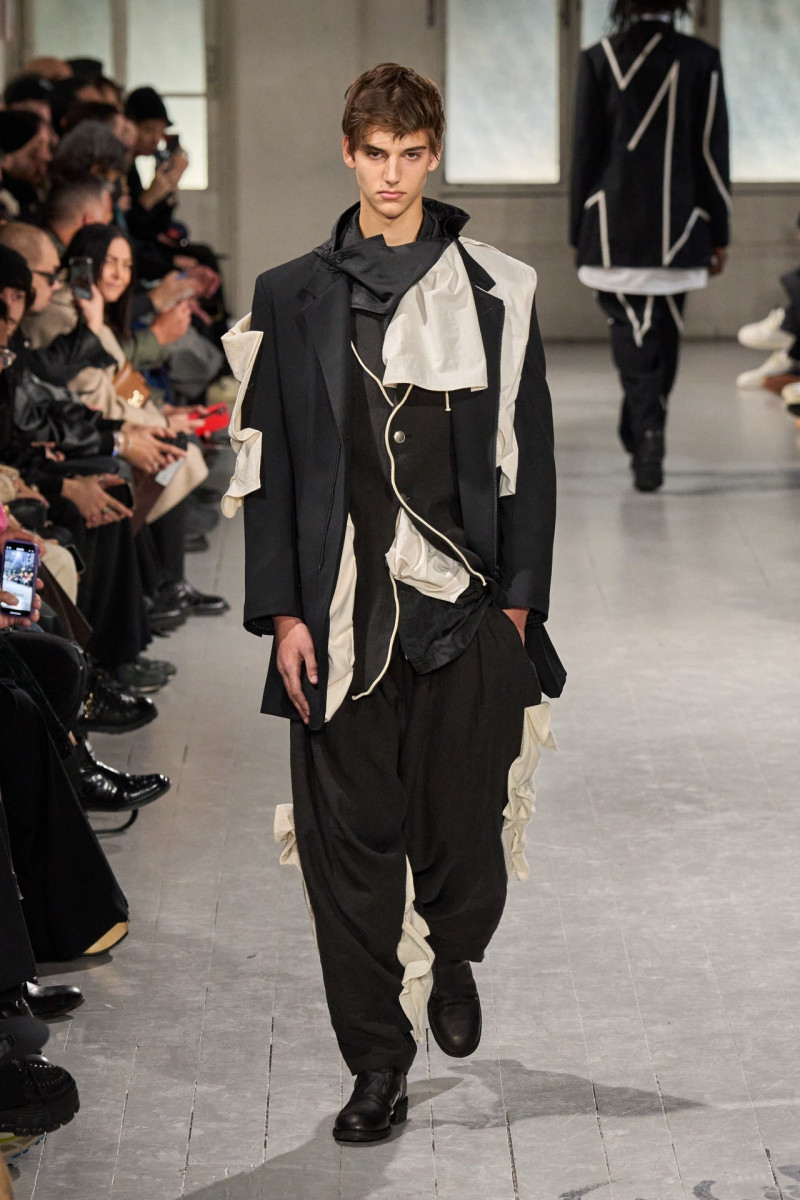 Yohji Yamamoto fashion show for Autumn/Winter 2023