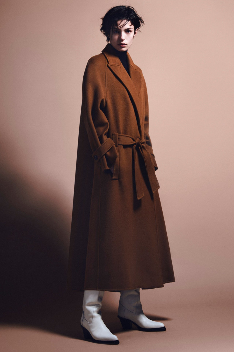 Max Mara Atelier lookbook for Autumn/Winter 2023