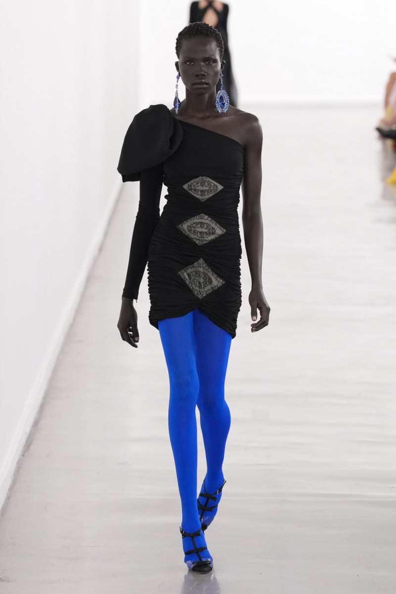 Naomi Apajok featured in  the Giambattista Valli fashion show for Autumn/Winter 2023