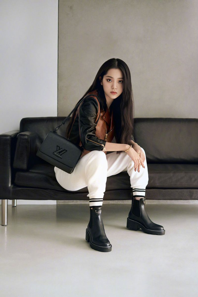 Louis Vuitton Twist Handbags advertisement for Autumn/Winter 2020