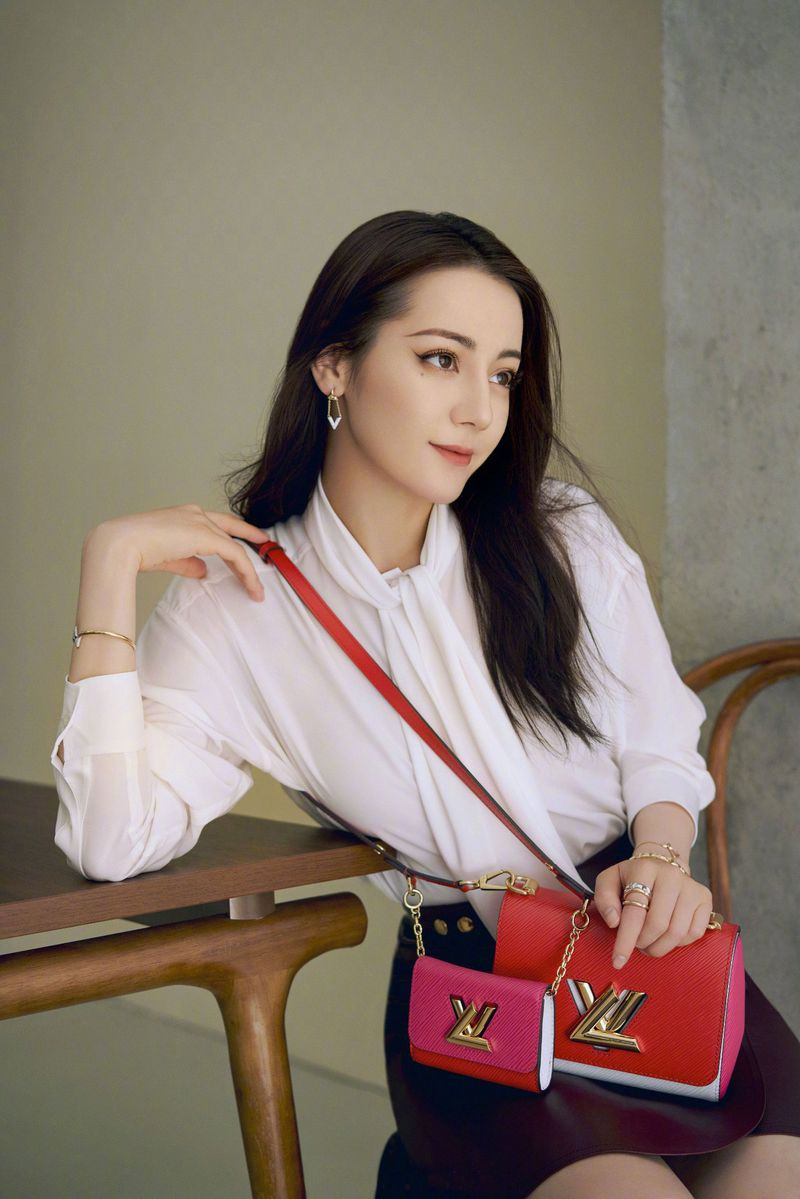 Louis Vuitton Twist Handbags advertisement for Autumn/Winter 2020