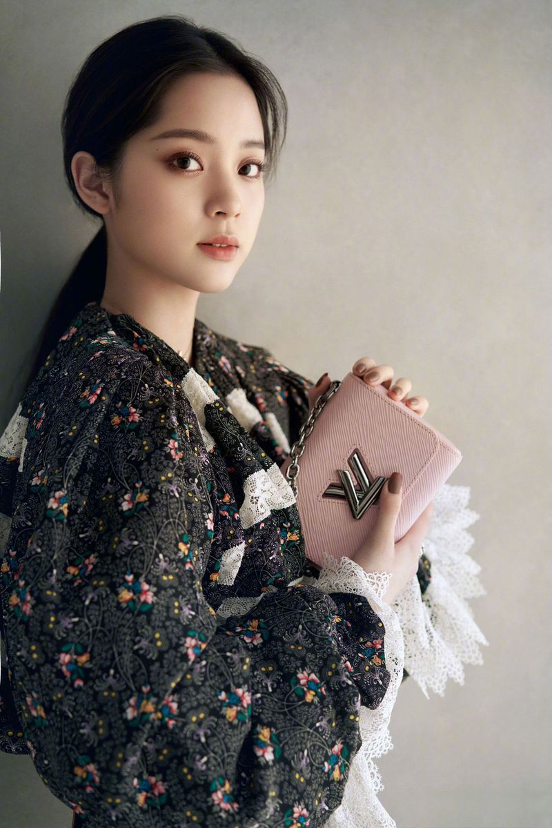 Louis Vuitton Twist Handbags advertisement for Autumn/Winter 2020