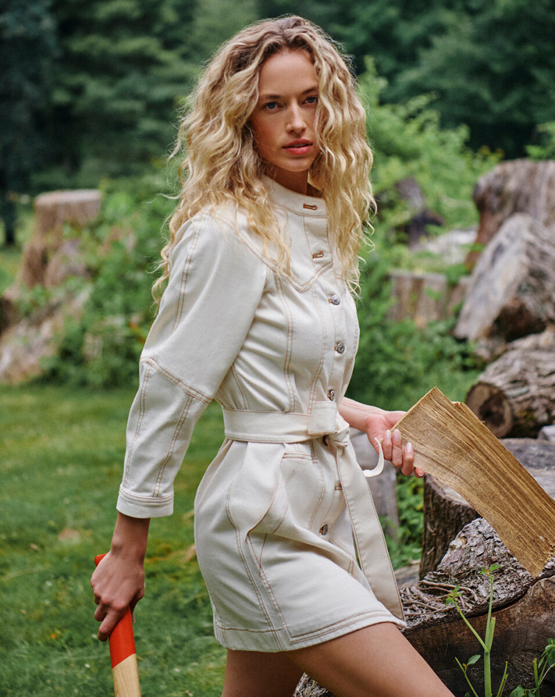 Hannah Ferguson featured in  the Veronica Beard lookbook for Autumn/Winter 2022