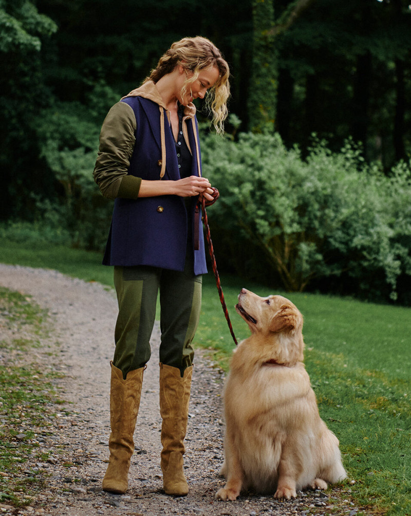 Hannah Ferguson featured in  the Veronica Beard lookbook for Autumn/Winter 2022