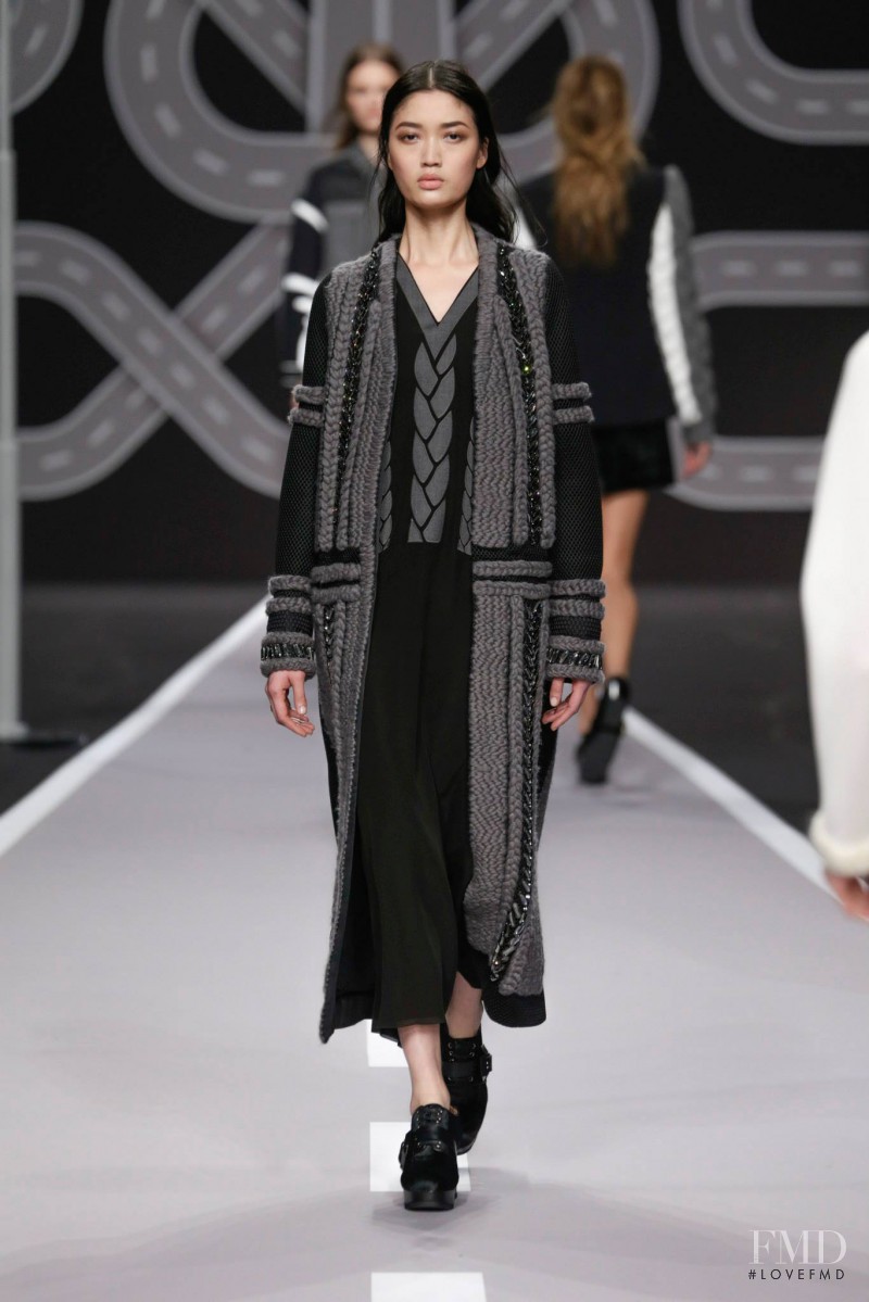 Qi Wen featured in  the Viktor & Rolf fashion show for Autumn/Winter 2014